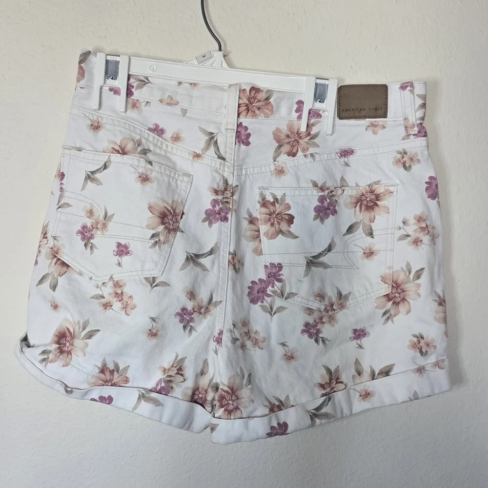 American Eagle Spring Floral High-Waisted Shorts White Pink Purple Print Size 4 - Picture 2 of 4
